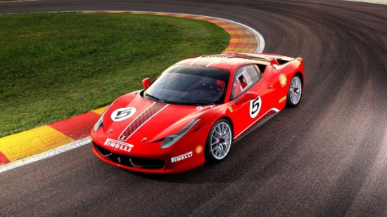 Ferrari 458 lần đầu tiên được ra mắt tại Frankfurt Motor Show 2009. Là một mô hình thay thế F430, Ferrari 458 tiếp tục sử dụng ổ đĩa bánh sau, cấu hình động cơ V8 hút khí tự nhiên trong đó có 45 thể hiện lượng xăng 4,5 L, còn số 8 có nghĩa là động cơ V8. Điều này có thể thấy, sản lượng vòng quay tối đa của động cơ 570 mã lực và  mô-men xoắn 540 Nm, tăng tốc 0-100 km/h cần 3,4 giây.
