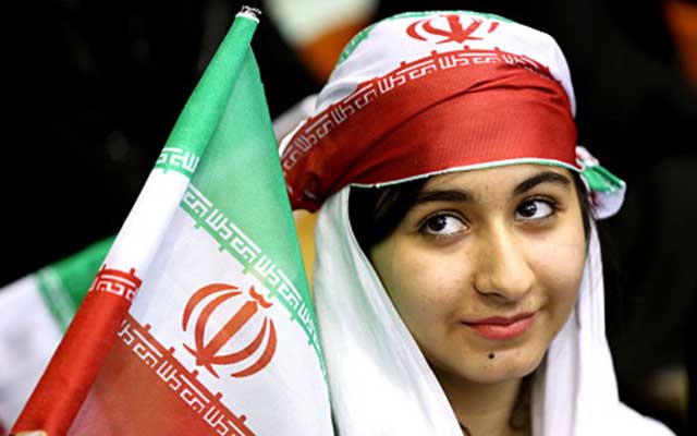 Phụ nữ Iran lần đầu được phép xem nam giới thi đấu thể thao - 1
