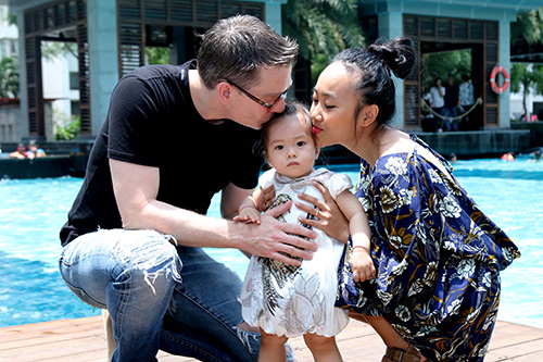 1 tuổi, con gái Đoan Trang chập chững tập đi - 4