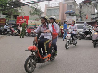 Hà Nội: Học sinh không đội MBH, nhà trường bị hạ thi đua - 1