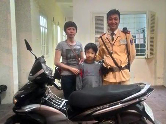 Hà Nội: Bất ngờ nhận lại xe máy sau 4 năm bị mất - 1