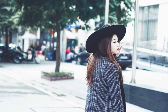 Salim gây ấn tượng nhờ vẻ ngoài mộc mạc, giản dị và style ăn mặc khá chất.


Phanh Lee (tên thật Phương Anh) là một gương mặt mới nổi trong làng hot girl diễn xuất Hà thành. Cô hot girl tay ngang chuyển hướng sang đóng phim khi đang là một họa sĩ thiết kế có công việc ổn định.