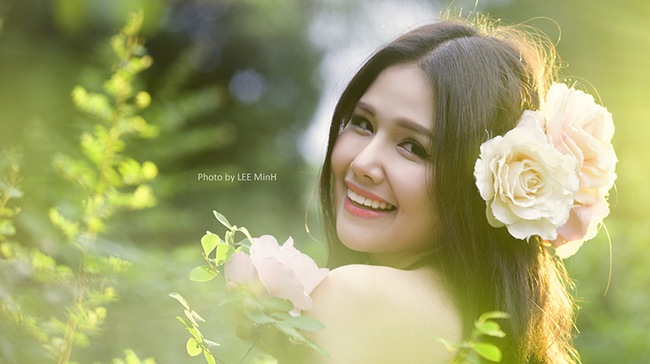 Phanh Lee (tên thật Phương Anh) là một gương mặt mới nổi trong làng hot girl diễn xuất Hà thành. Cô hot girl tay ngang chuyển hướng sang đóng phim khi đang là một họa sĩ thiết kế có công việc ổn định.