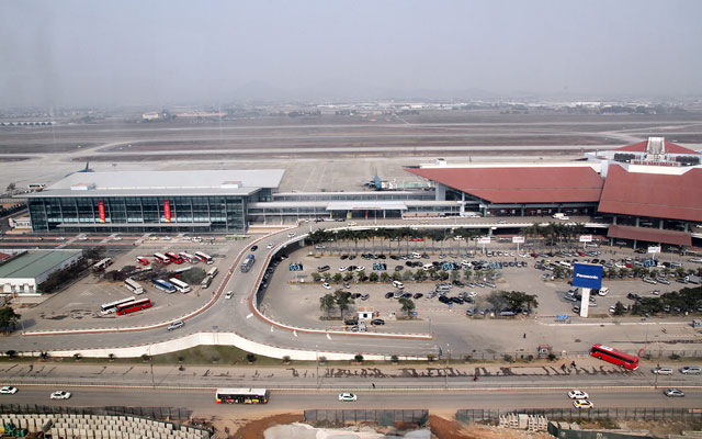 Bán sân bay, lo độc quyền từ bát phở, cốc trà - 1