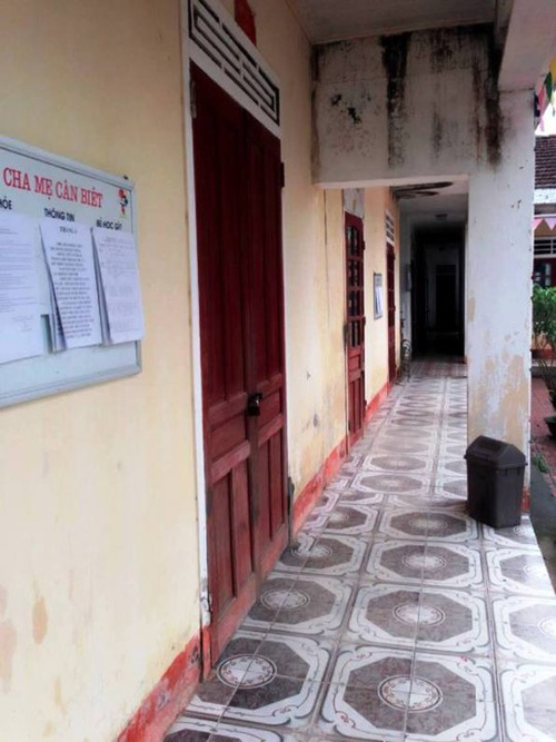 Học sinh cả trường nghỉ học để giáo viên đi ăn cưới - 2