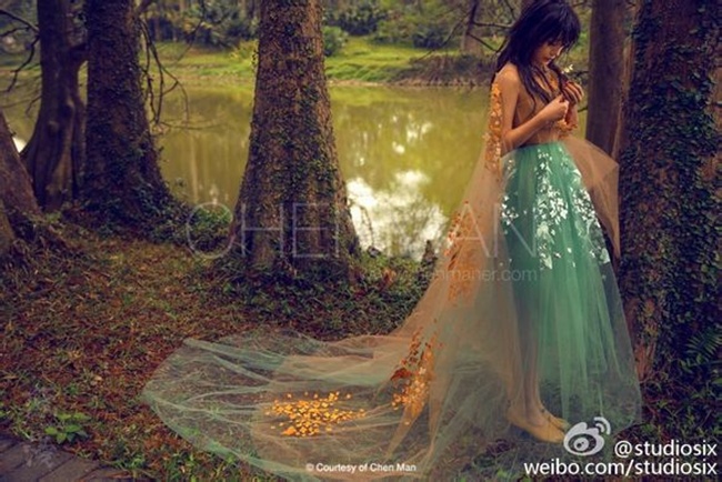 Triệu Vy khoe body gợi cảm ở tuổi tứ tuần - 3