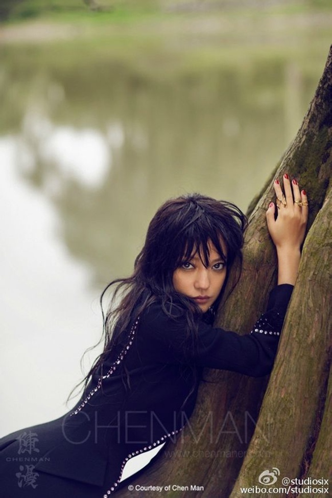 Triệu Vy khoe body gợi cảm ở tuổi tứ tuần - 6