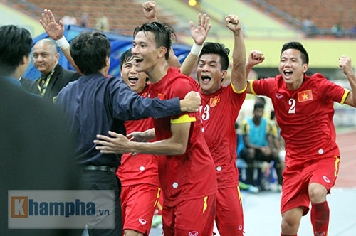 BXH FIFA tháng 4: Việt Nam số 1 ĐNÁ, hơn Thái Lan 17 bậc - 1