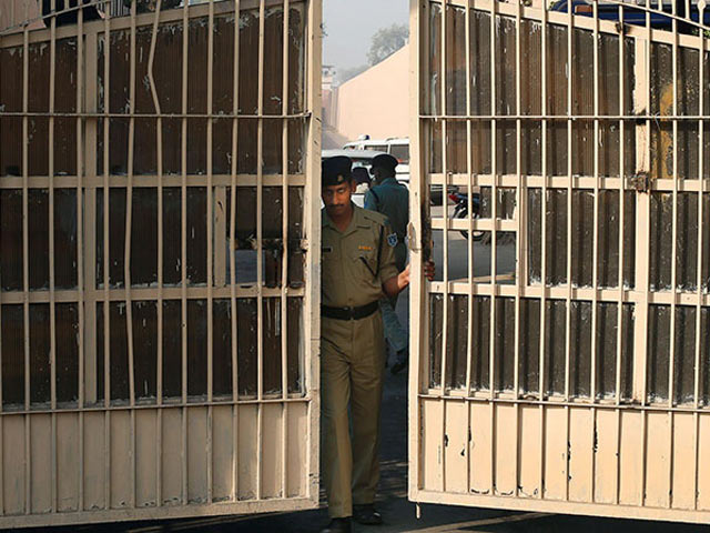 Ấn Độ: Nhận 100.000 đồng một ngày để đi tù thay - 1