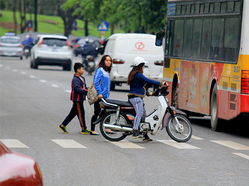 1001 cách "vượt" chốt giao thông của người... đầu trần - 9