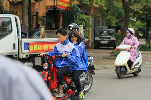 1001 cách "vượt" chốt giao thông của người... đầu trần - 15