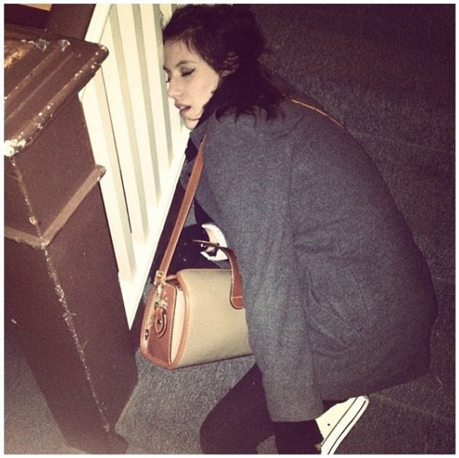 Hình ảnh “khó đỡ” của chị em khi say - 8