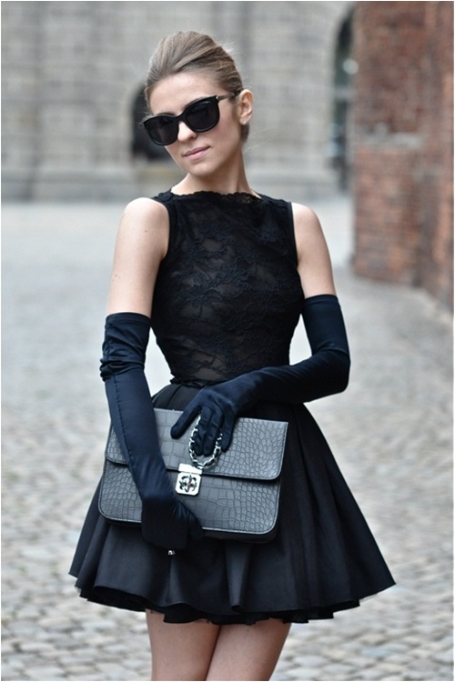10 cách mặc đẹp với “chiếc váy đen huyền thoại“ - 1