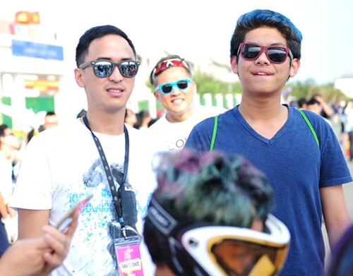 Gia đình Hà Tăng nổi bật trên đường chạy sắc màu - 4