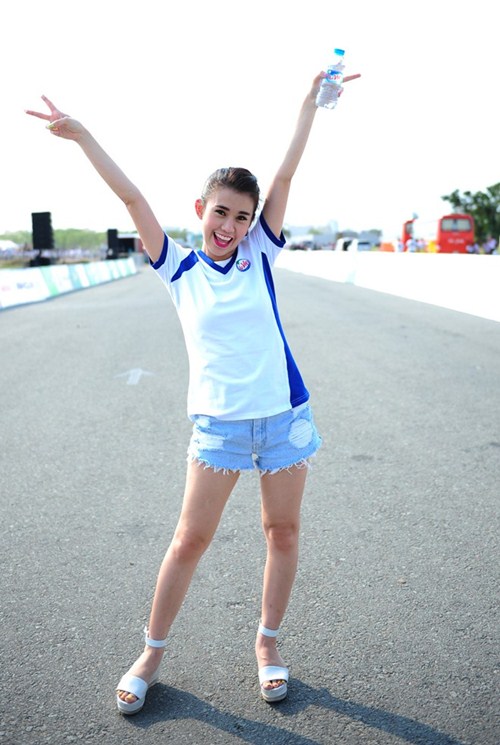 Gia đình Hà Tăng nổi bật trên đường chạy sắc màu - 6