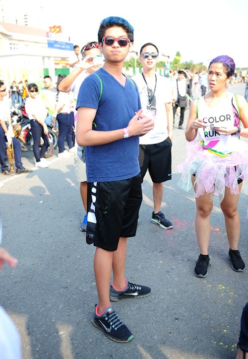 Gia đình Hà Tăng nổi bật trên đường chạy sắc màu - 5