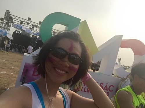 Gia đình Hà Tăng nổi bật trên đường chạy sắc màu - 8