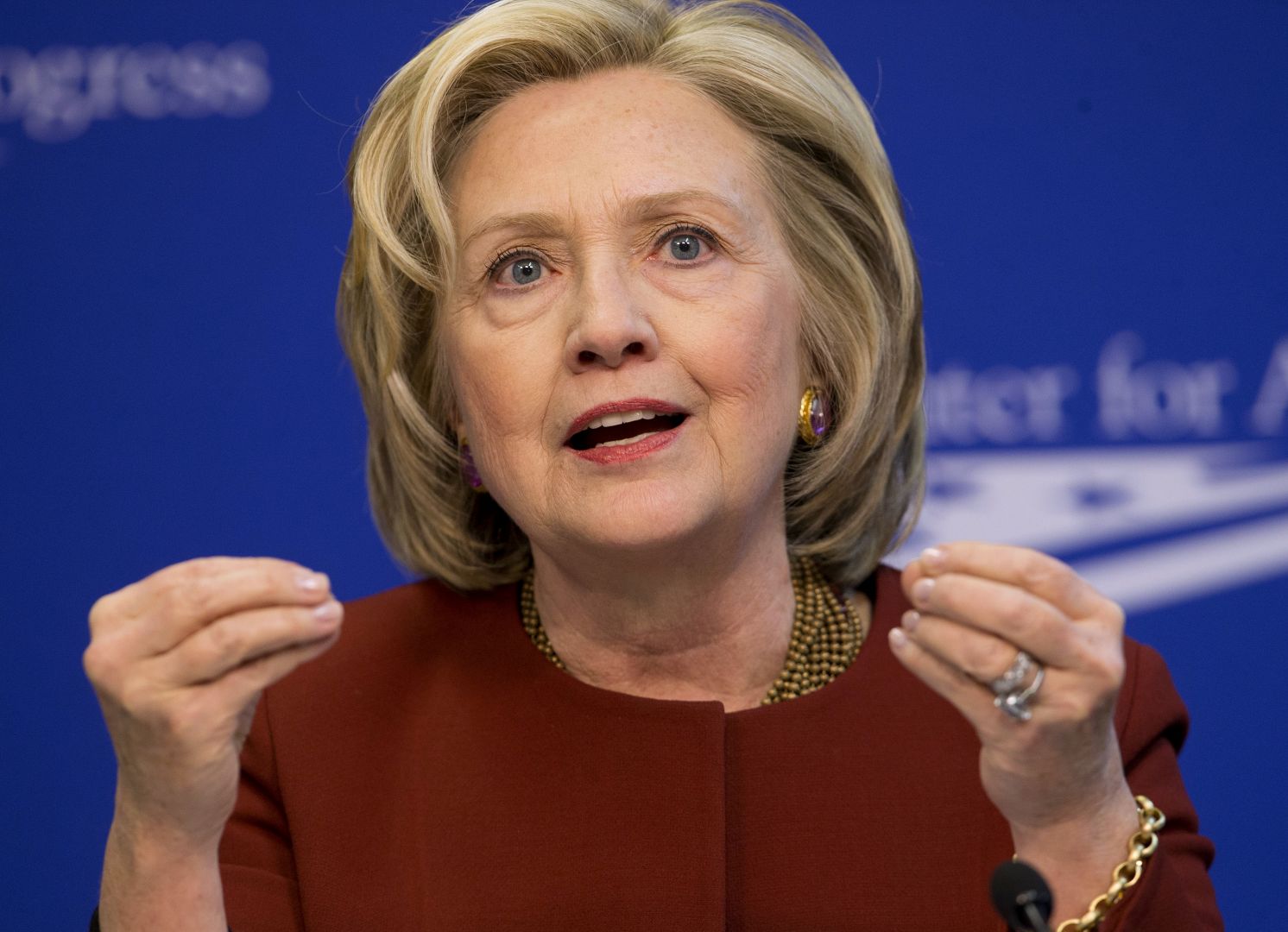 Bà Clinton tung video tranh cử Tổng thống đầy ấn tượng - 1
