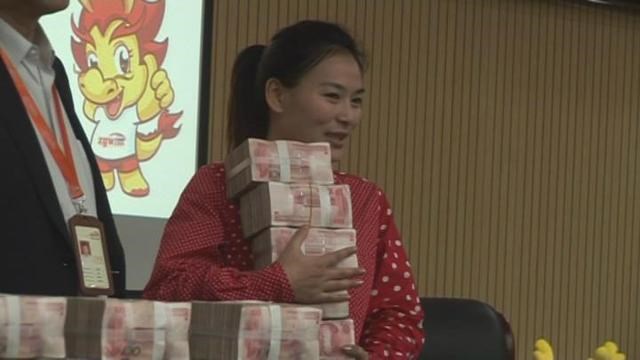 Sếp mạnh tay thưởng cho nhân viên 50 tỷ đồng - 5