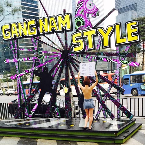 Cô gái Hàn cởi trần ra phố phản đối nạn dùng lông thú - 3