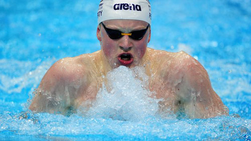 Kình ngư Anh phá kỷ lục thế giới 100m bơi ếch - 1