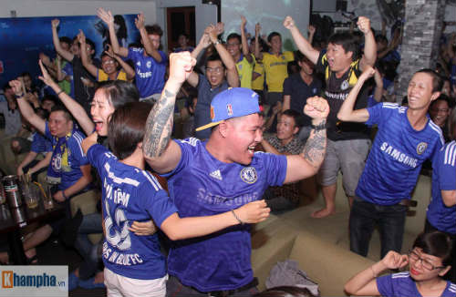Fan Chelsea tưng bừng, fan MU buồn rười rượi - 6