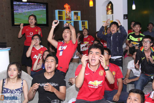 Fan Chelsea tưng bừng, fan MU buồn rười rượi - 11