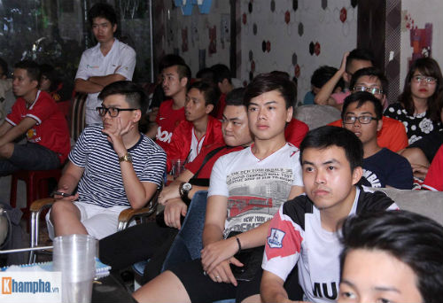 Fan Chelsea tưng bừng, fan MU buồn rười rượi - 15