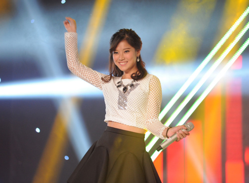 Yến Trang ngày càng duyên dáng trên ghế nóng - 9