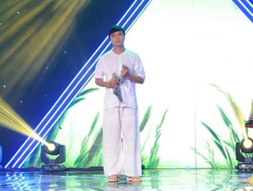 Yến Trang ngày càng duyên dáng trên ghế nóng - 11