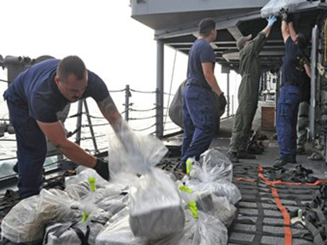Hải quan Nga bắt 3 nghi phạm, tịch thu hơn 2 tấn ma túy - 1