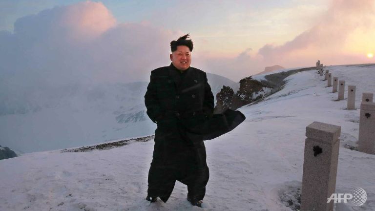 Lãnh đạo Kim Jong-un chinh phục ngọn núi cao nhất Triều Tiên - 1
