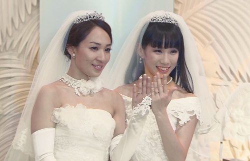 2 nữ diễn viên làm đám cưới đồng tính đầu tiên ở Nhật - 1