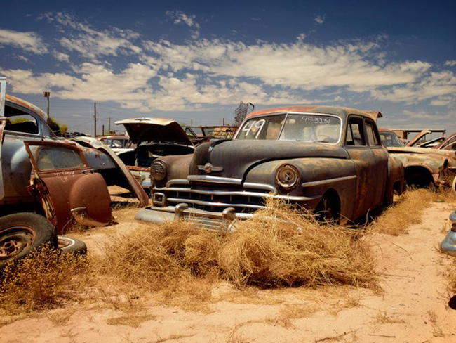 Bãi xe cũ ở vùng sa mạc Arizona, Mỹ.
