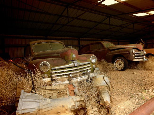 Xe cũ trong trang trại bị bỏ hoang ở Arizona, Mỹ.
