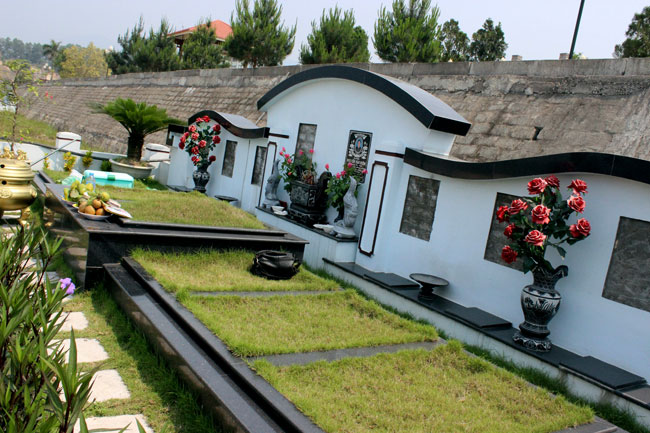 Lạ lùng: Tết Thanh minh, đi tảo mộ cho chính mình - 4