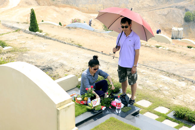 Lạ lùng: Tết Thanh minh, đi tảo mộ cho chính mình - 8