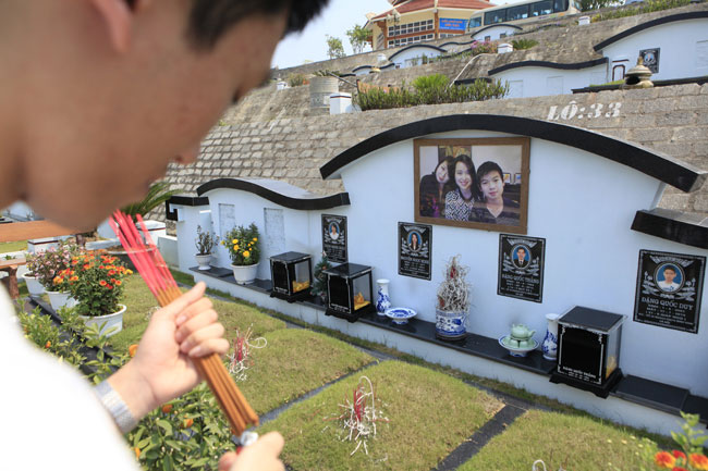 Lạ lùng: Tết Thanh minh, đi tảo mộ cho chính mình - 11