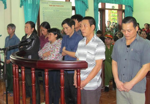 Vụ gần 600 học sinh thất học ở Hà Tĩnh: 9 bị cáo lĩnh án - 1
