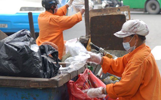 Lừa đảo, móc túi người dân qua thu phí vệ sinh - 2