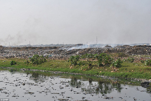 Cuộc sống tại bãi rác điện tử khổng lồ của thế giới - 5