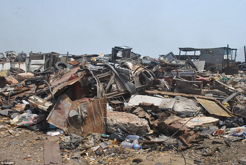 Cuộc sống tại bãi rác điện tử khổng lồ của thế giới - 12