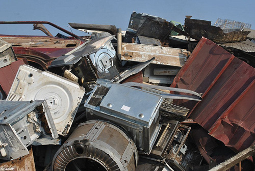 Cuộc sống tại bãi rác điện tử khổng lồ của thế giới - 14