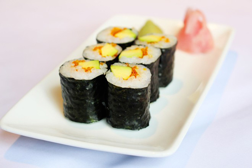 5 món sushi siêu hấp dẫn từ quả bơ - 1