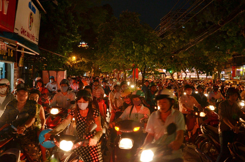 Cô lập hoàn toàn trung tâm TP.HCM trong lễ mít-tinh 30.4 - 3