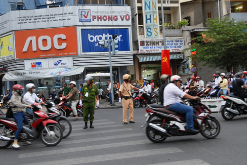 Cô lập hoàn toàn trung tâm TP.HCM trong lễ mít-tinh 30.4 - 1