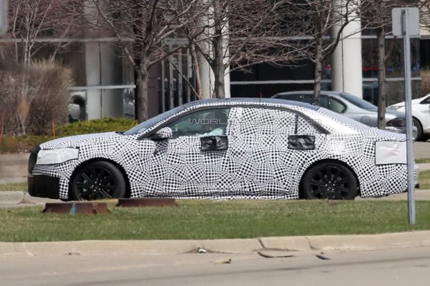 Lộ phiên bản sản xuất của Lincoln Continental - 2