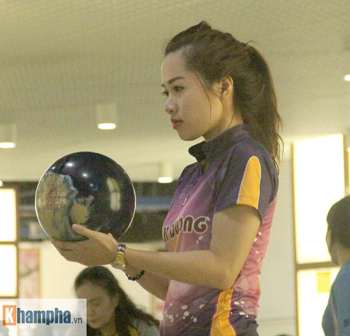 Xem chị em trổ tài ném bowling điệu nghệ - 3