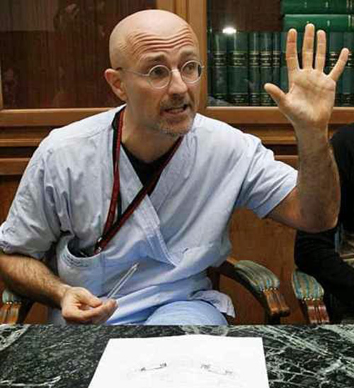 Sốc: Tình nguyện chặt đầu để được ghép đầu - 3