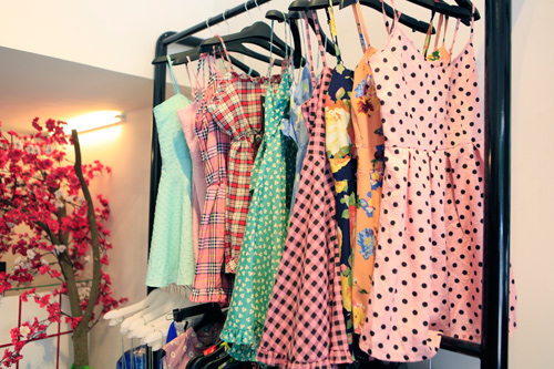 “Tậu” váy 2 dây sexy để khoe sắc trong dịp nghỉ lễ - 3